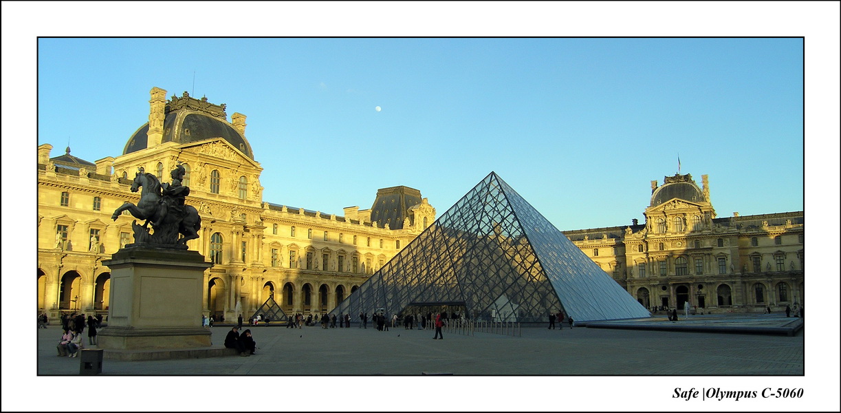 2006 - 02 - La pyramide du louvre 02.JPG